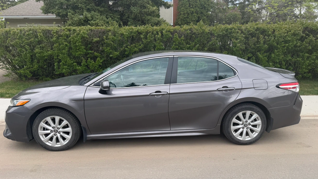 Toyota Camry SE 2020 - photo 3