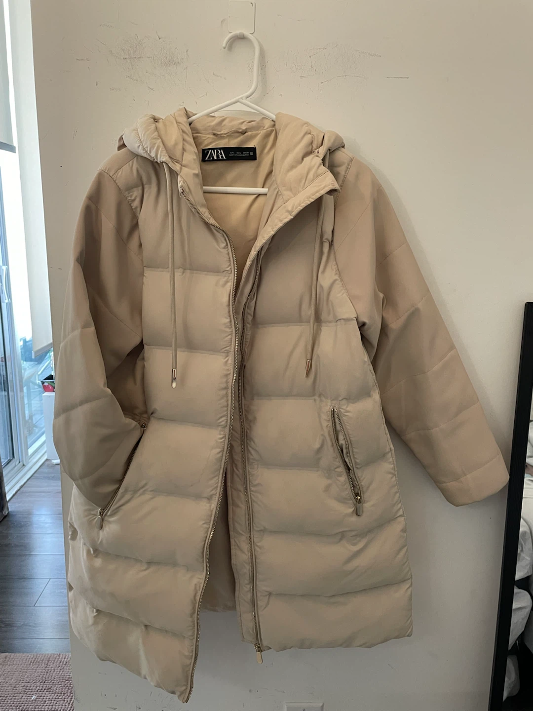 Zara Beige Puffer Coat with Real Leather Sleeves - photo 2