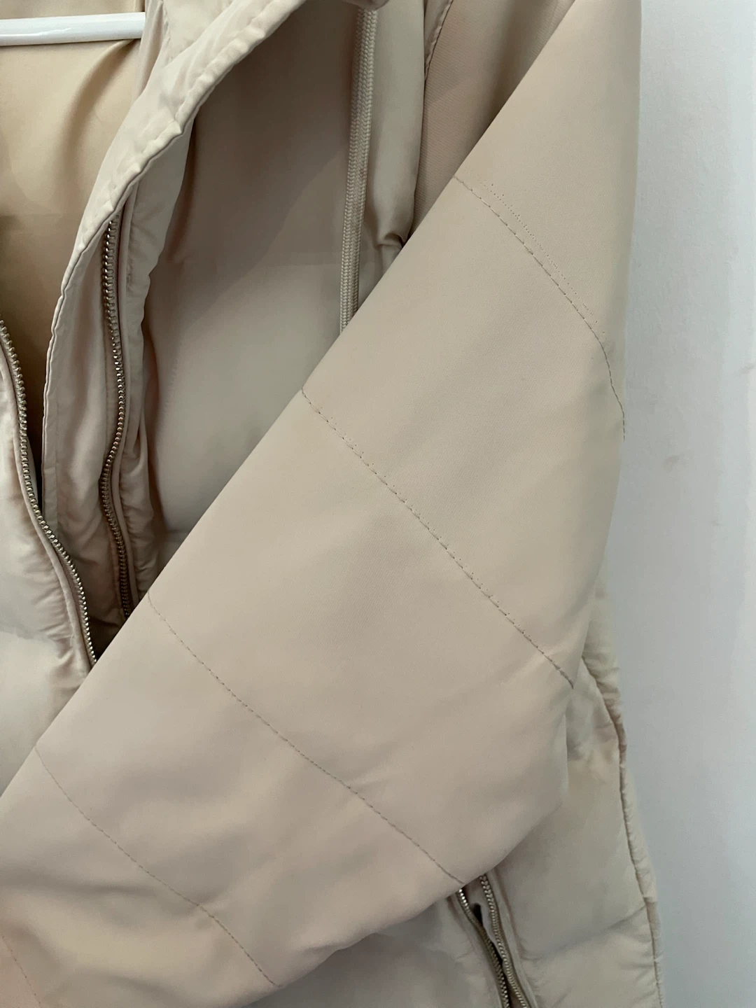 Zara Beige Puffer Coat with Real Leather Sleeves - photo 4