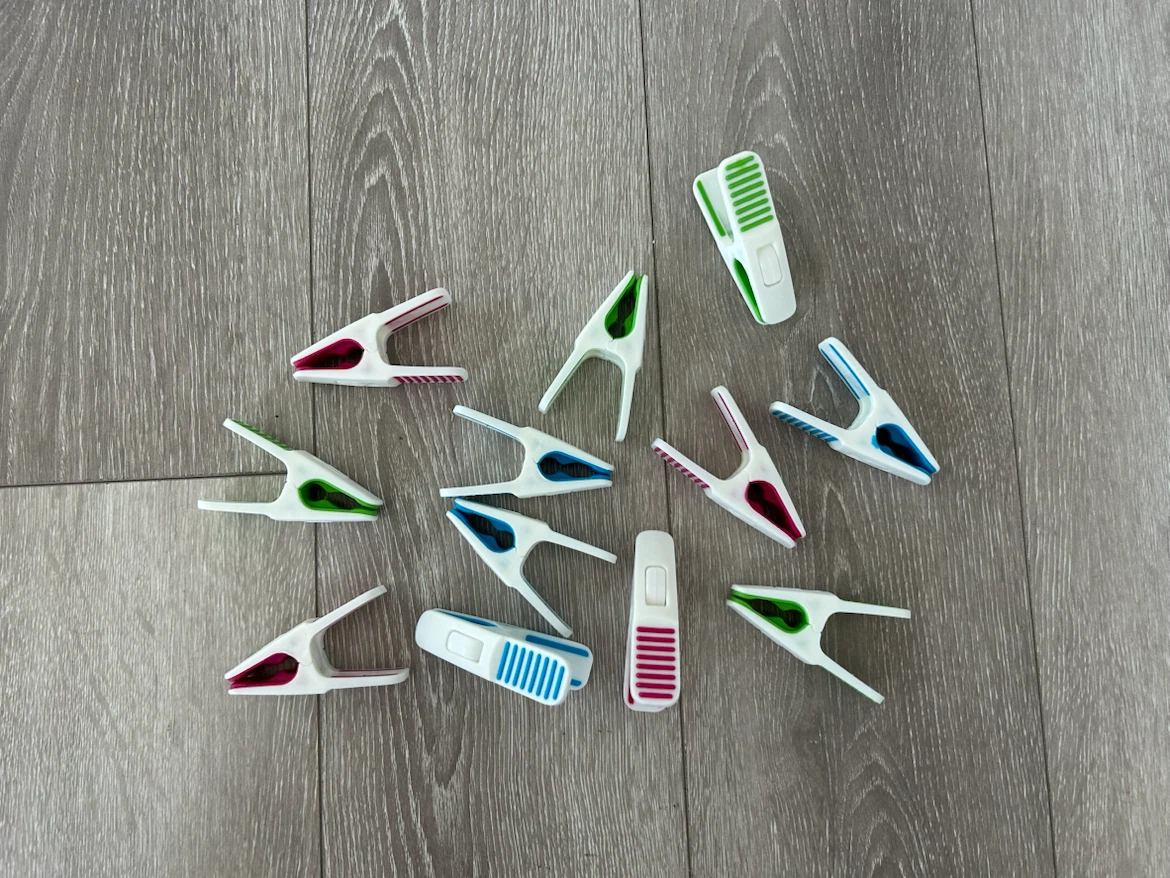 Set of 12 Colorful Plastic Clothespins