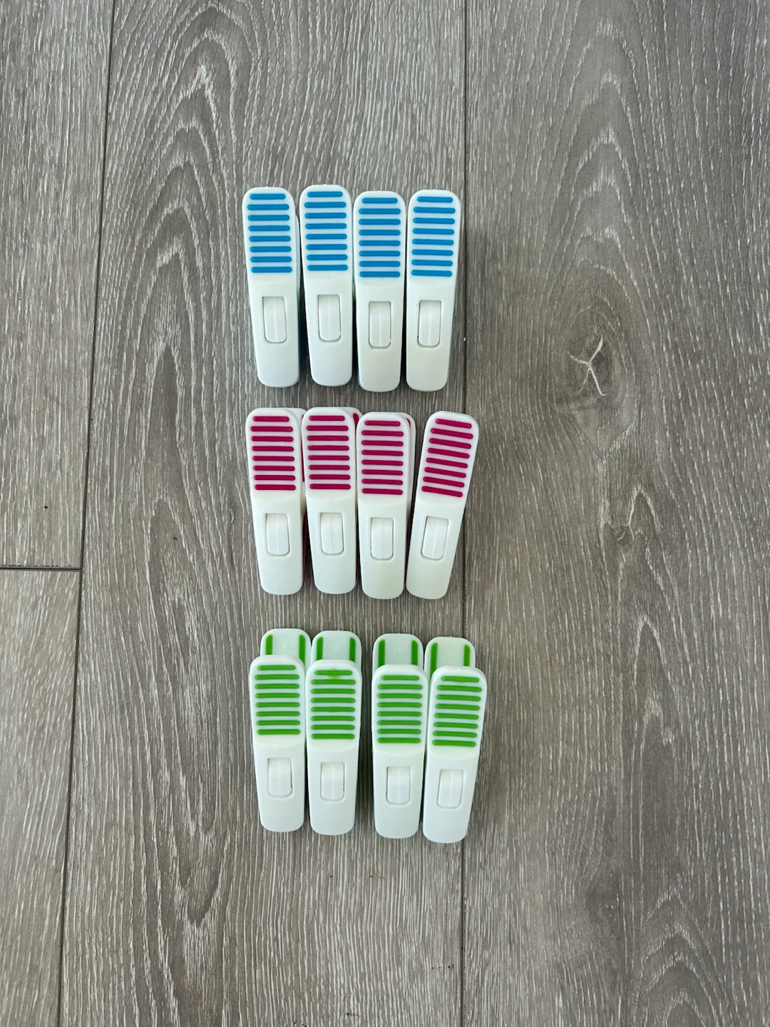 Set of 12 Colorful Plastic Clothespins - photo 2
