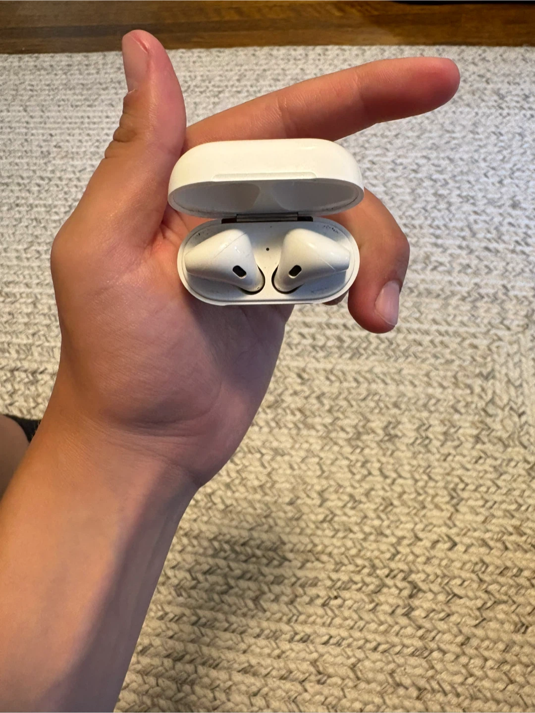 Apple AirPods with Charging Case - photo 3