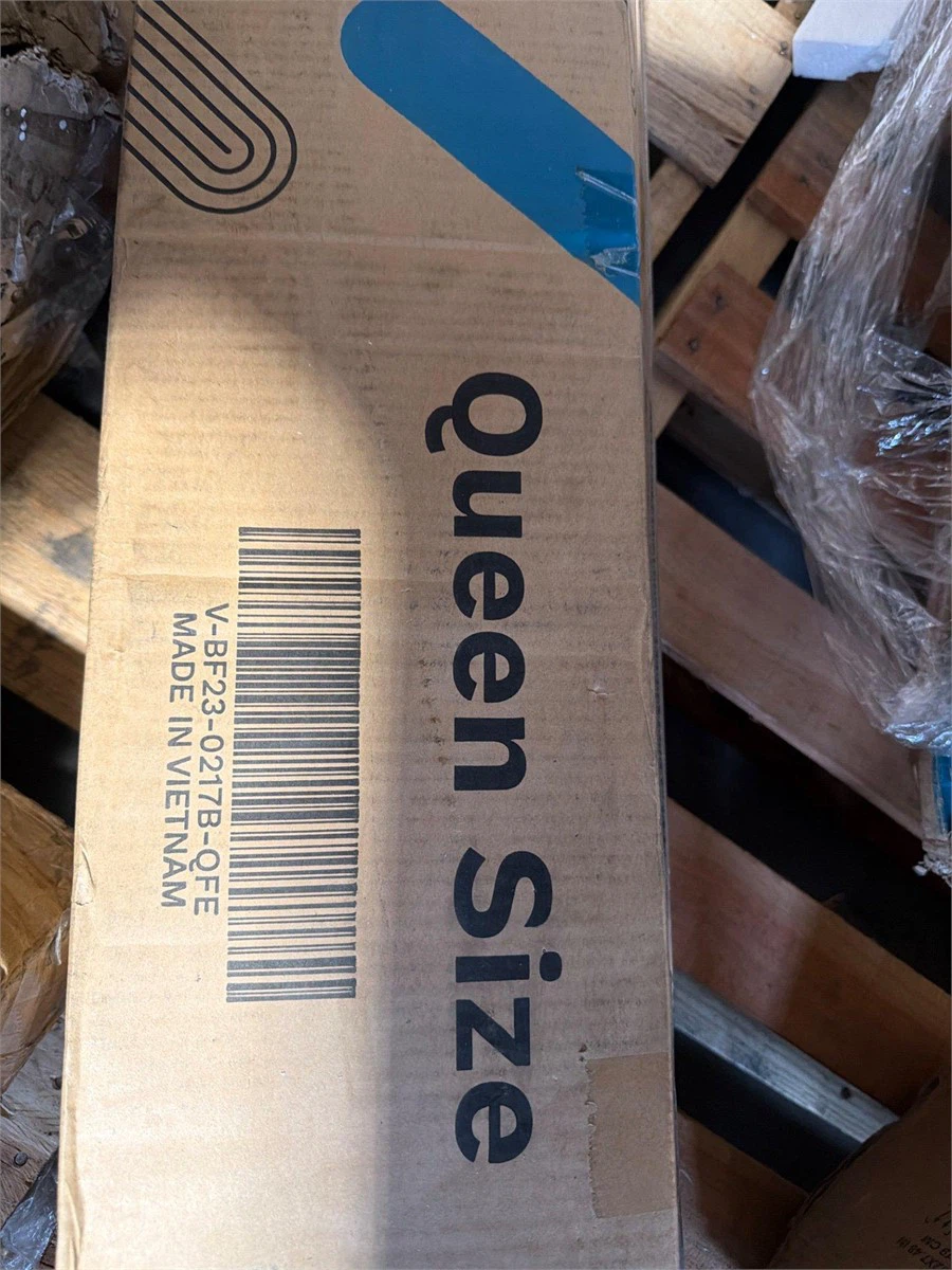 NEW Queen Size Metal and Wood Bed Frame BRAND NEW - photo 5