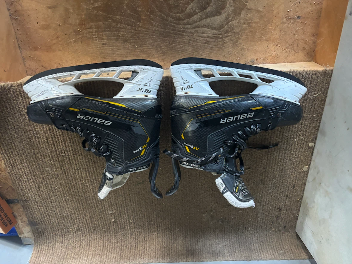 Hockey skates