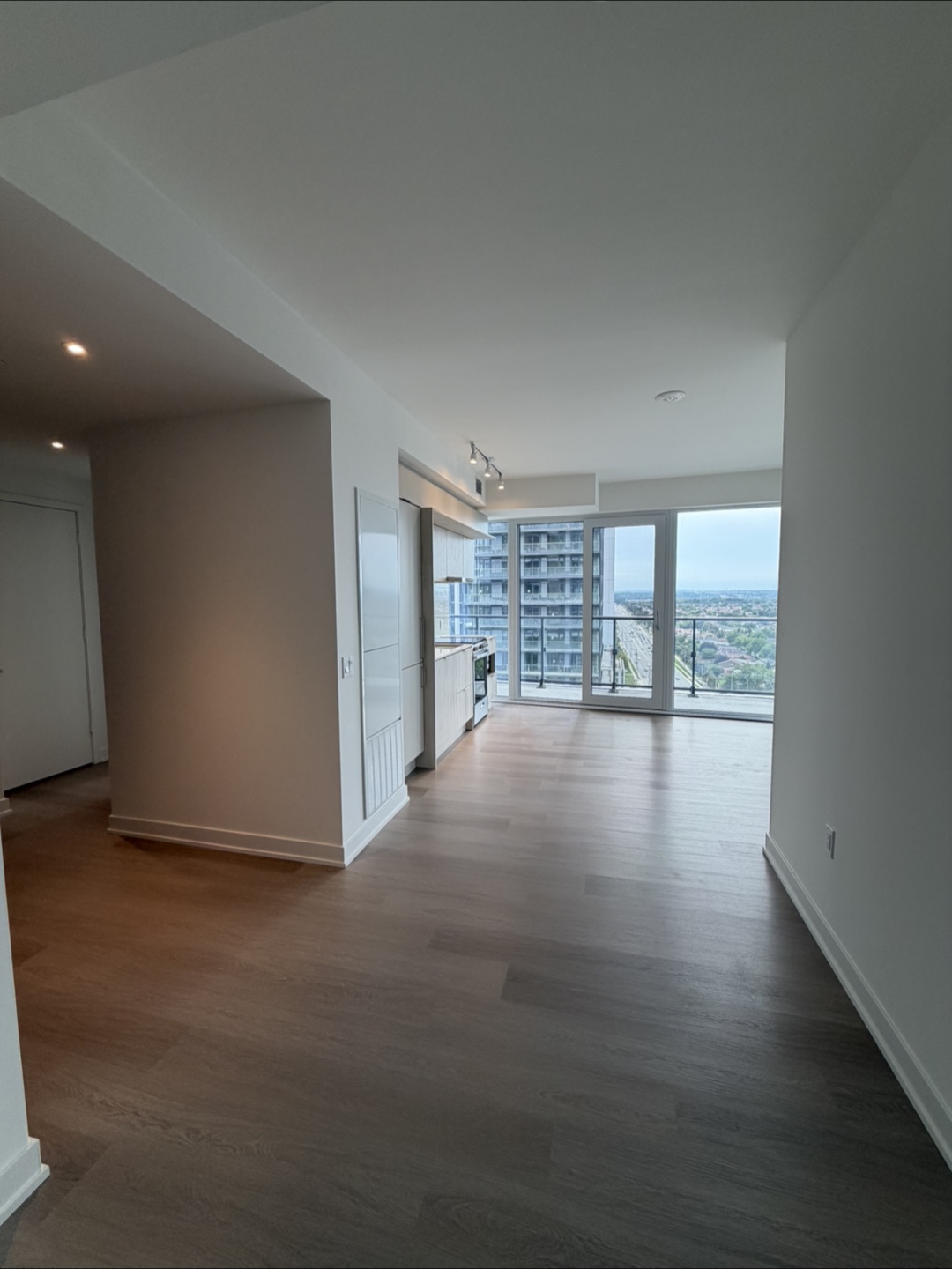 Luxurious 2+1 Bedroom Condo For Rent Square one Area - photo 4