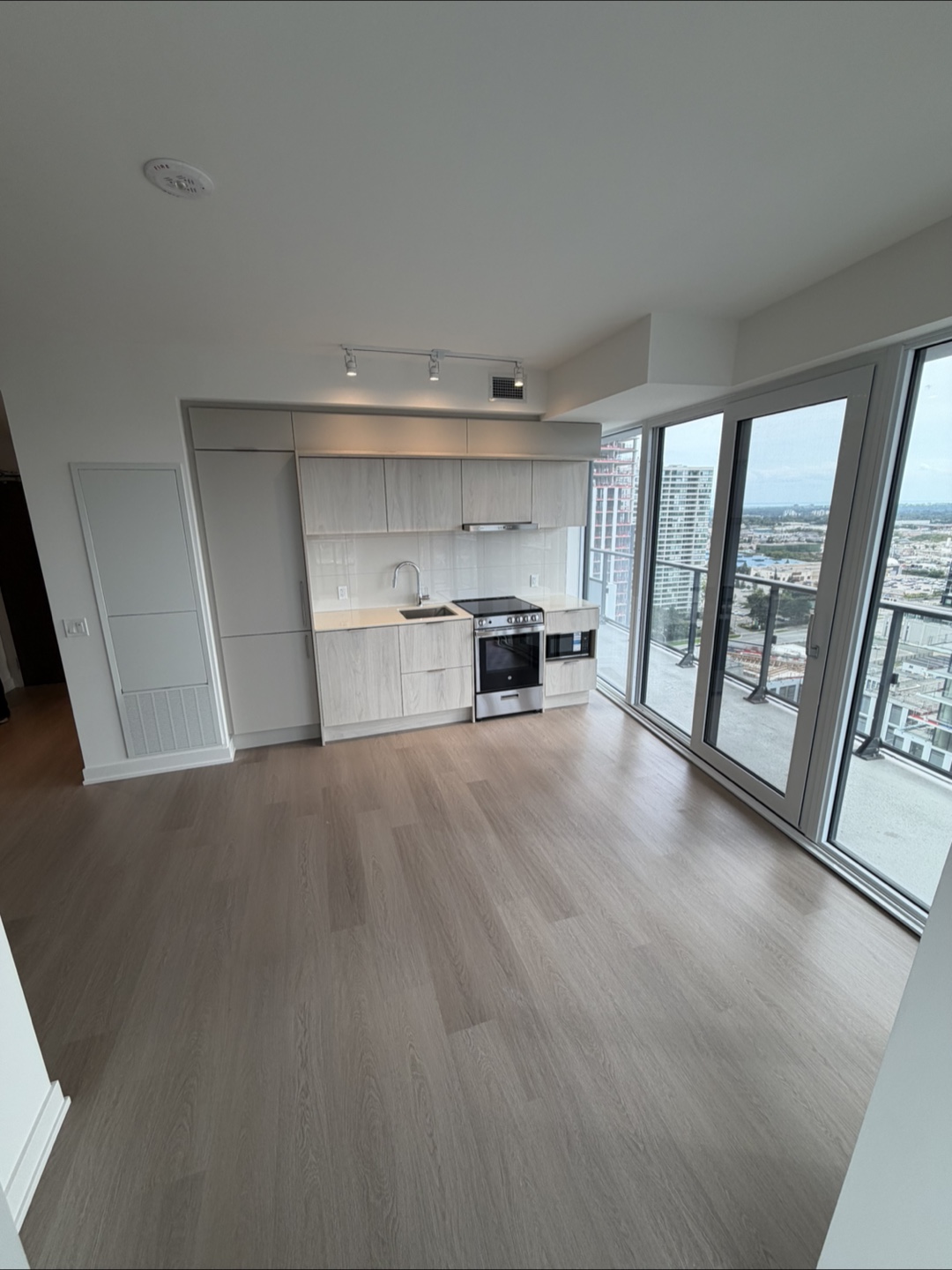 Luxurious 2+1 Bedroom Condo For Rent Square one Area - photo 2