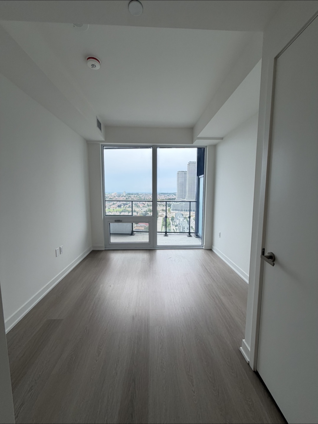 Luxurious 2+1 Bedroom Condo For Rent Square one Area - photo 5