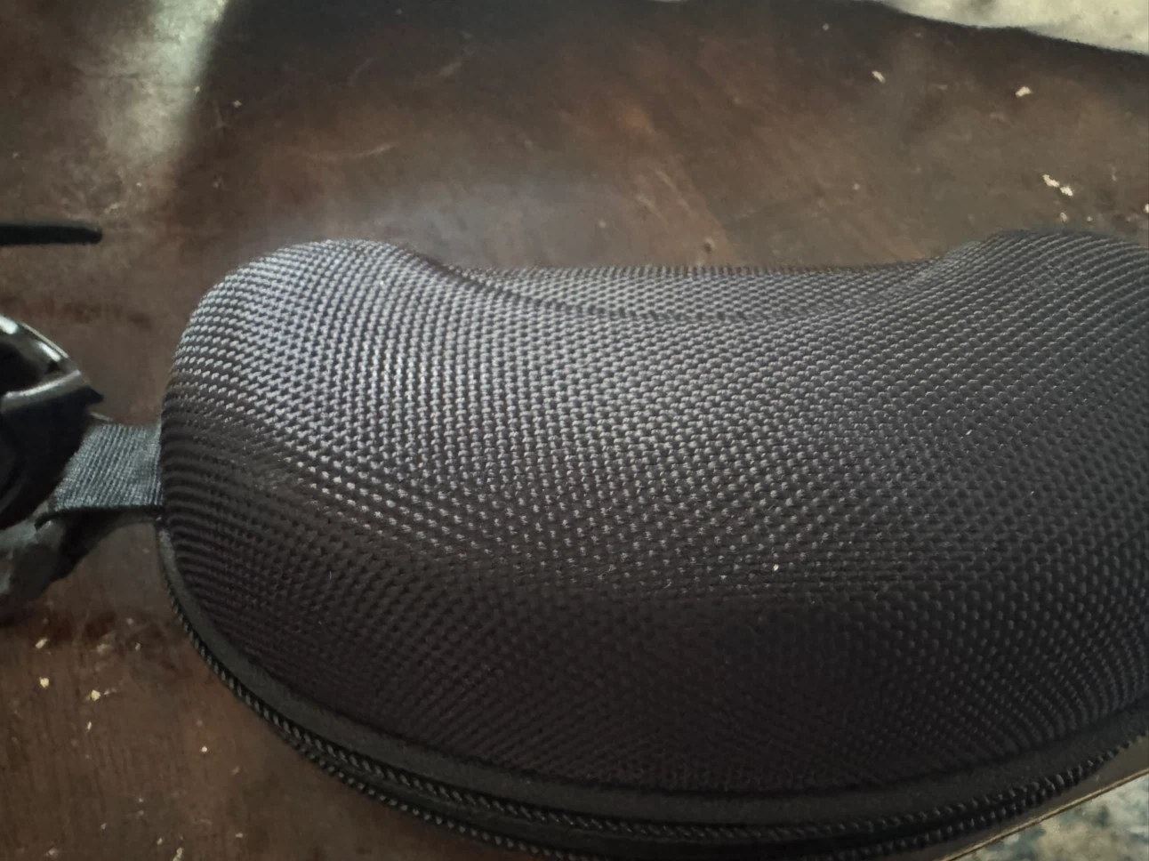 Black wrap sunglasses with hardshell carrying case - photo 3