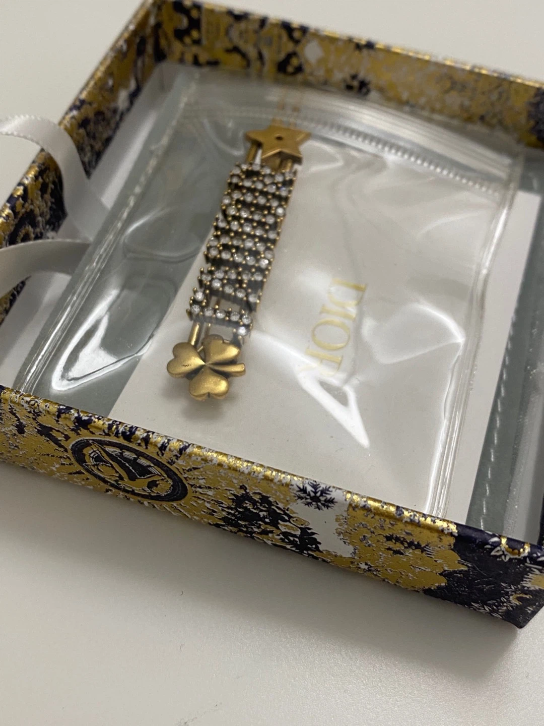 Dior Crystal Star and Clover Hair Clip - photo 4
