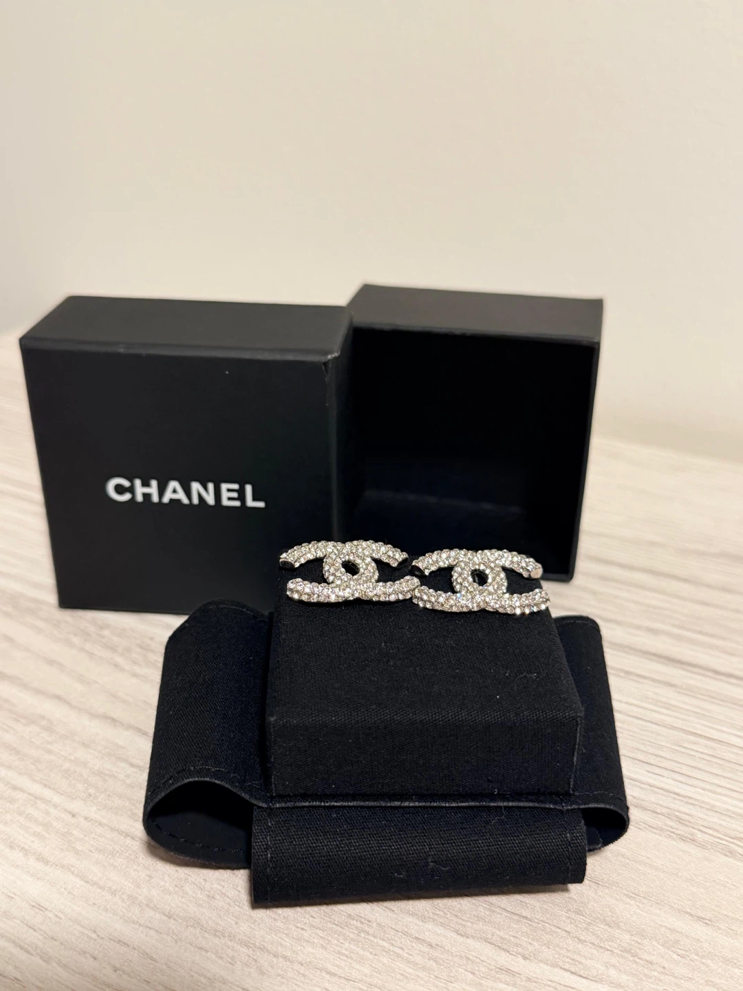 Chanel Crystal CC Logo Earrings - photo 4