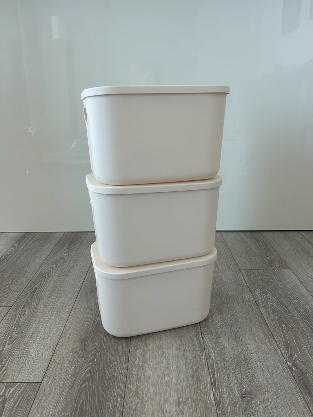 Set of 3 White Storage Bins with Lids - photo 2