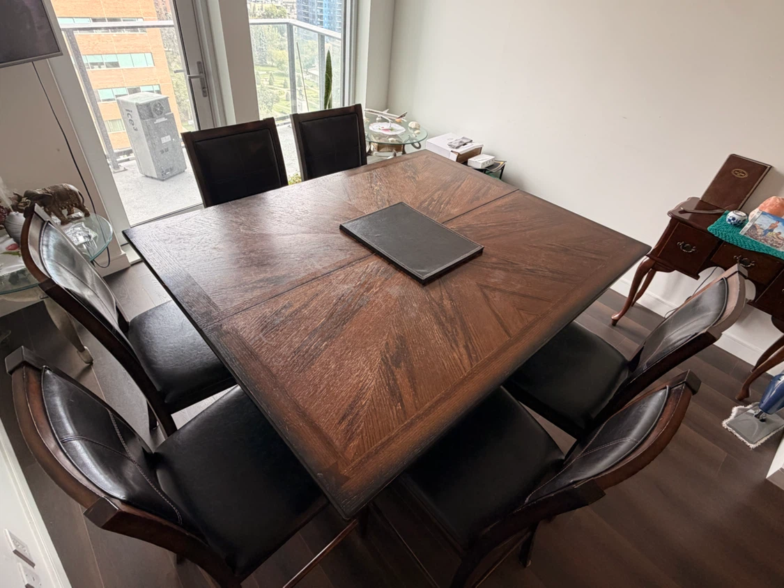 Extendable Solid Oak Dining Table + 6 Leather Chairs