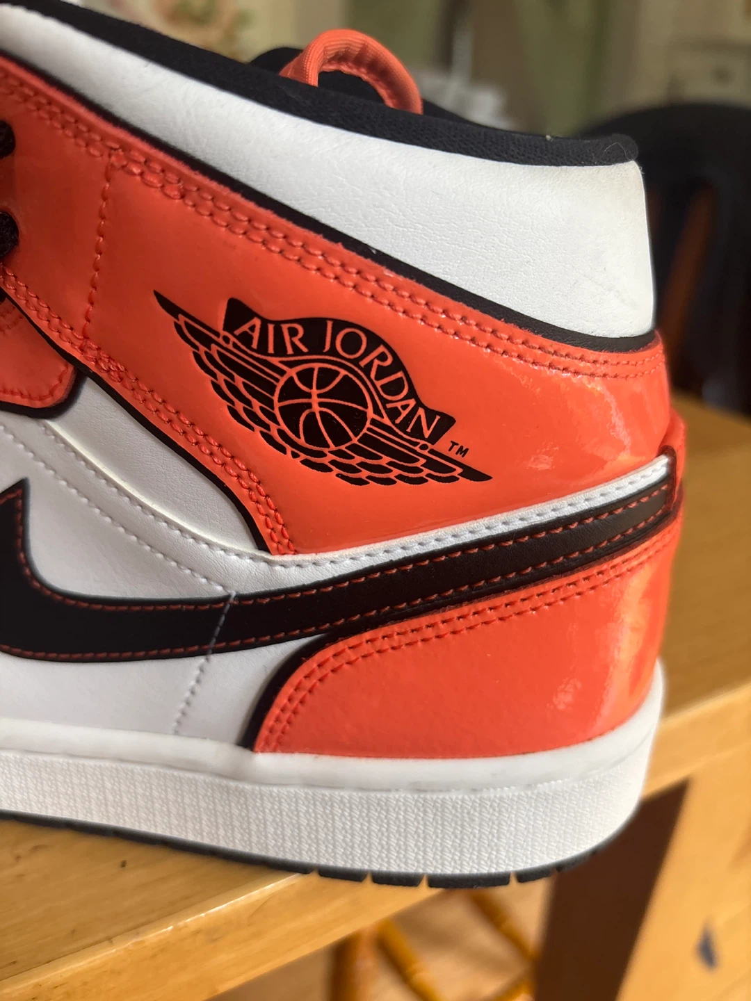 Nike Air Jordan 1 Mid Orange and White Size 9.5 - photo 4