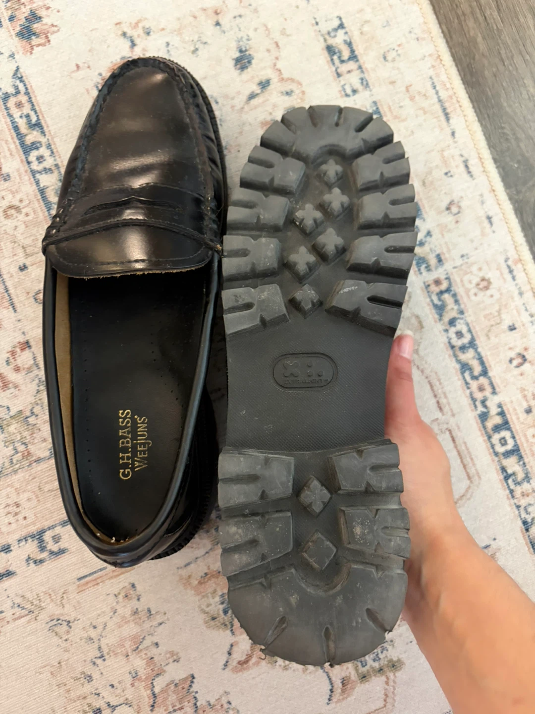 G.H. Bass Weejuns Black Loafers US 7.5 - photo 2