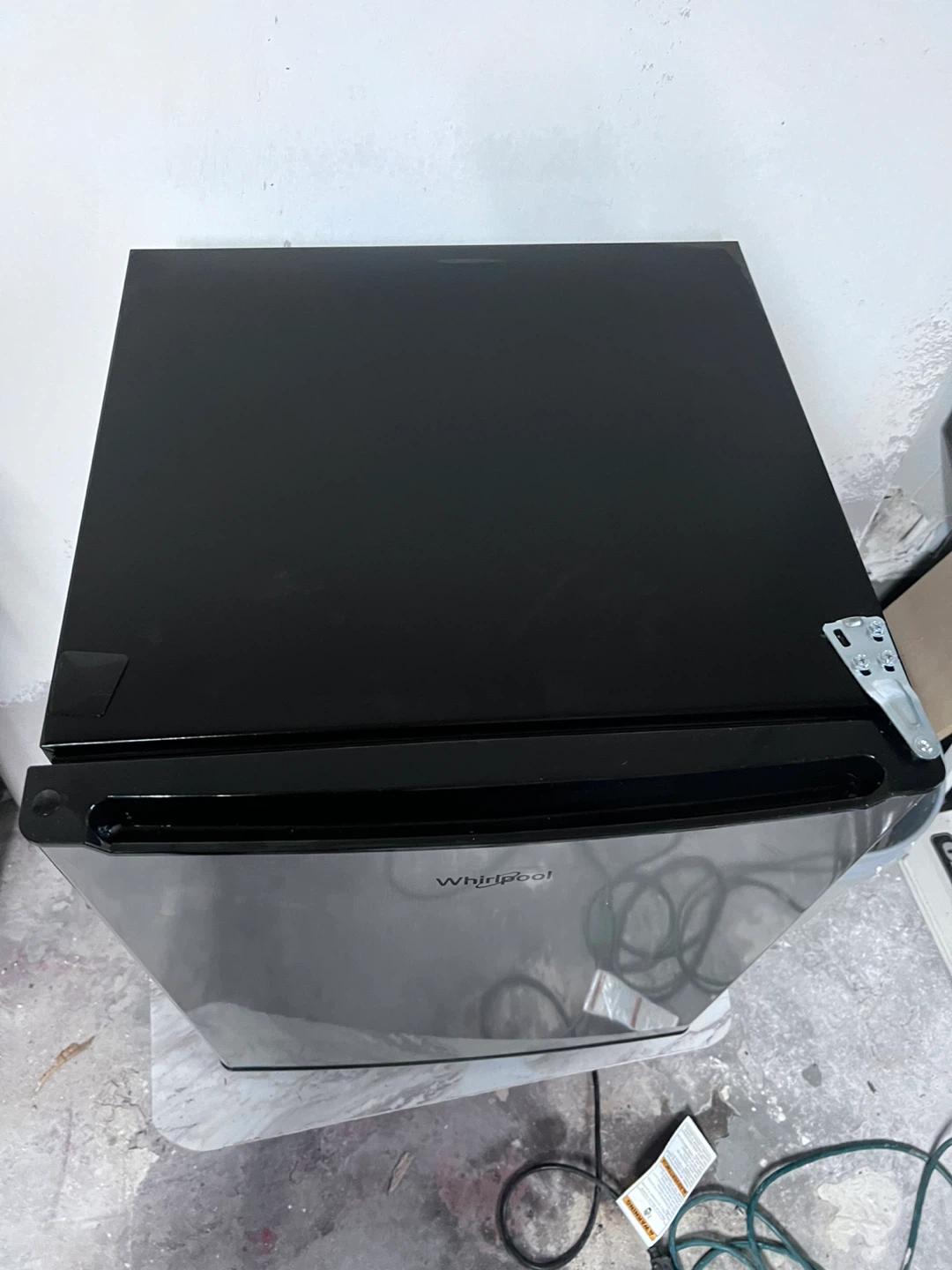 Whirlpool Compact Refrigerator - photo 2