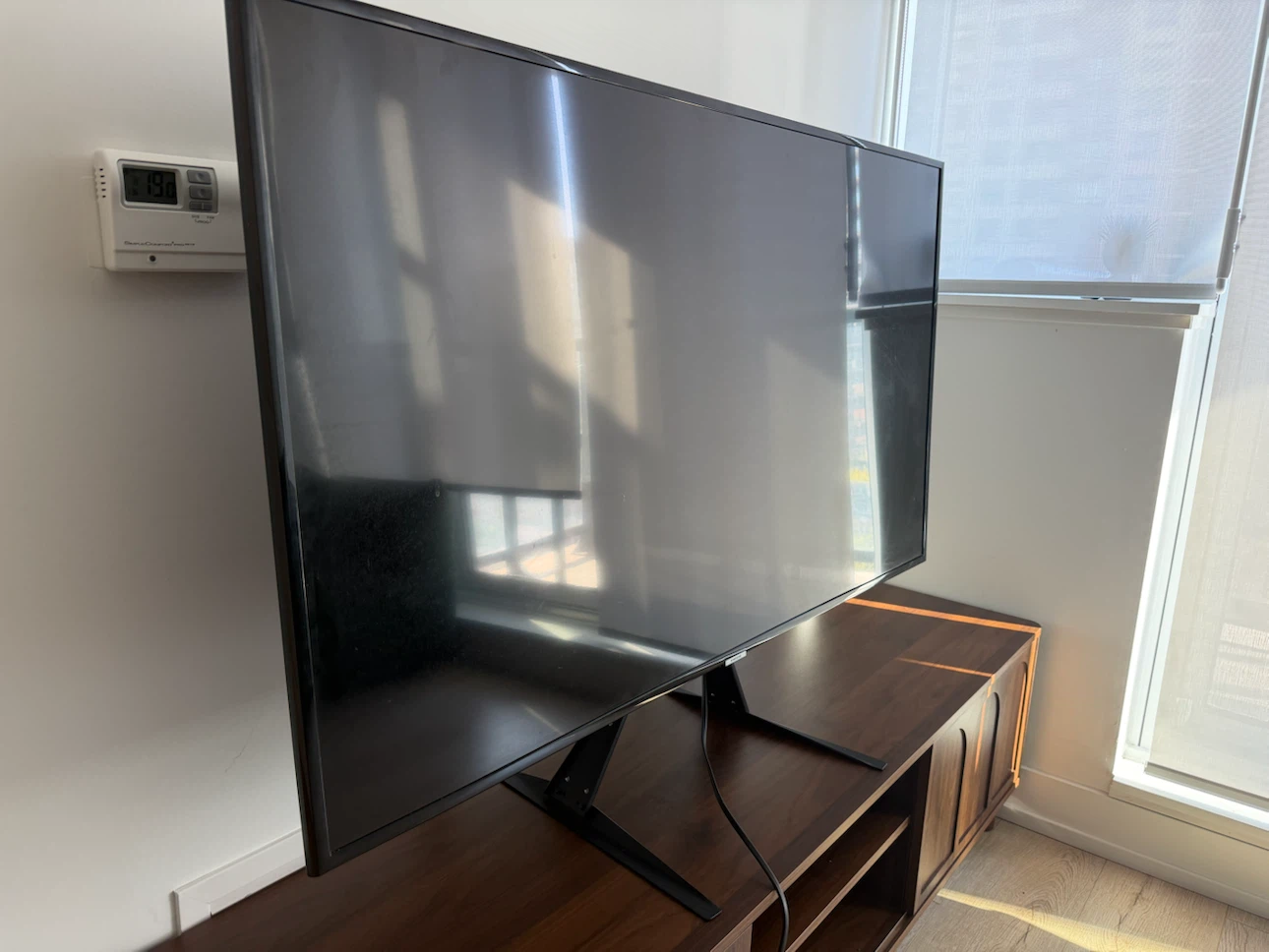 Samsung 50 inch TV and Media Console - photo 2