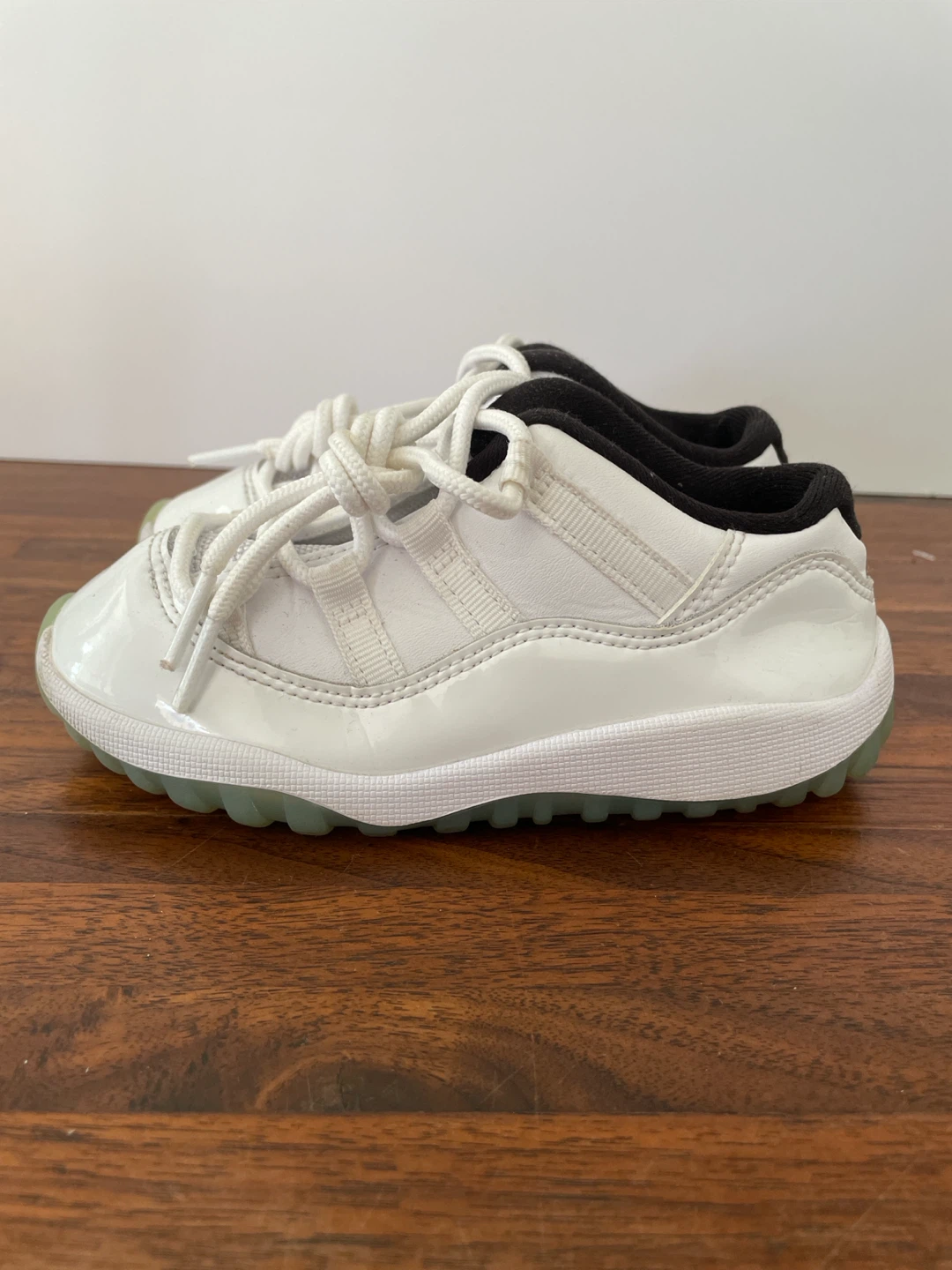 Jordan 11 Retro Low Legend Blue Sneakers