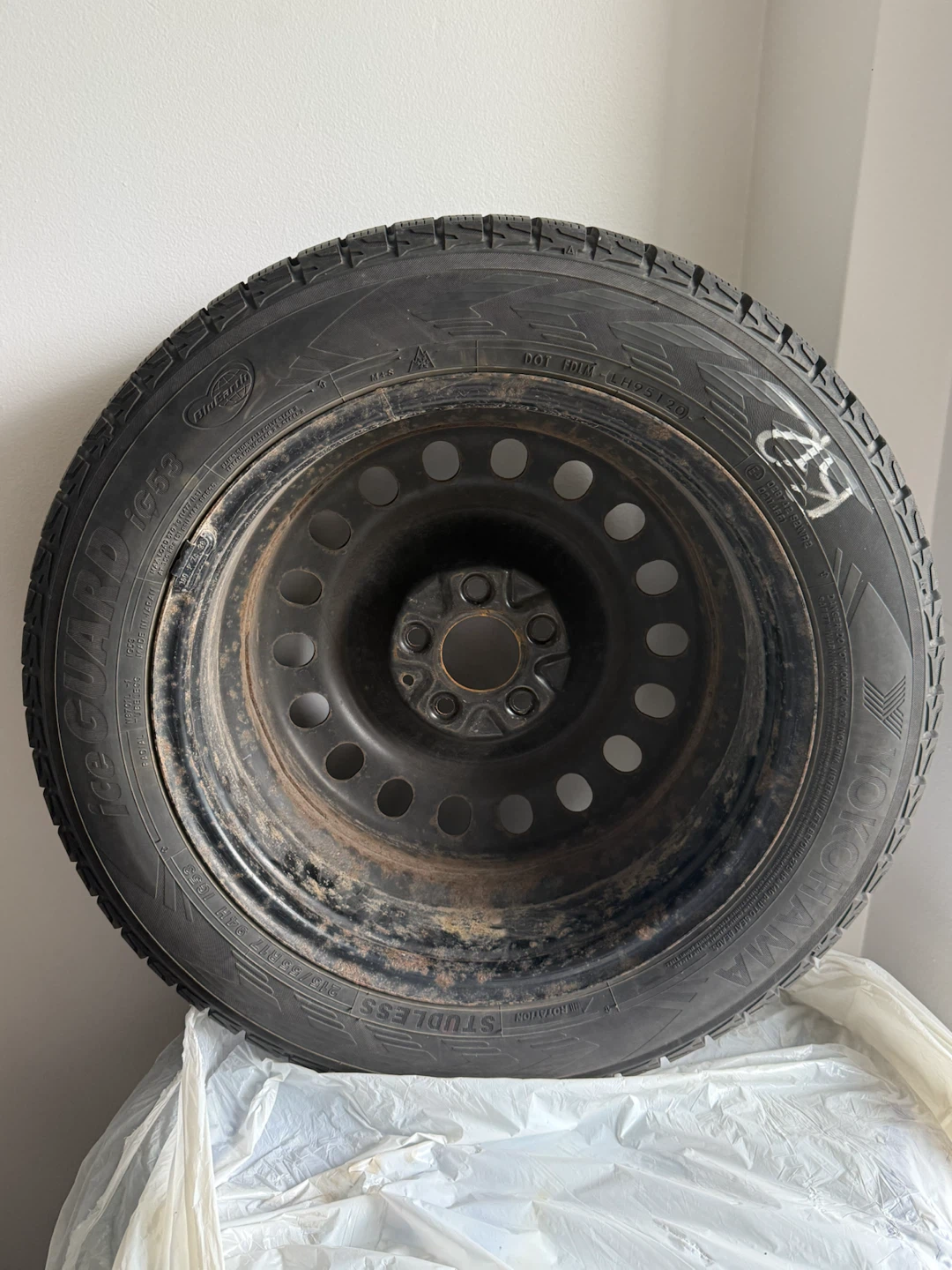 Set of 4 Yokohama iceGUARD iG53 Winter Tires