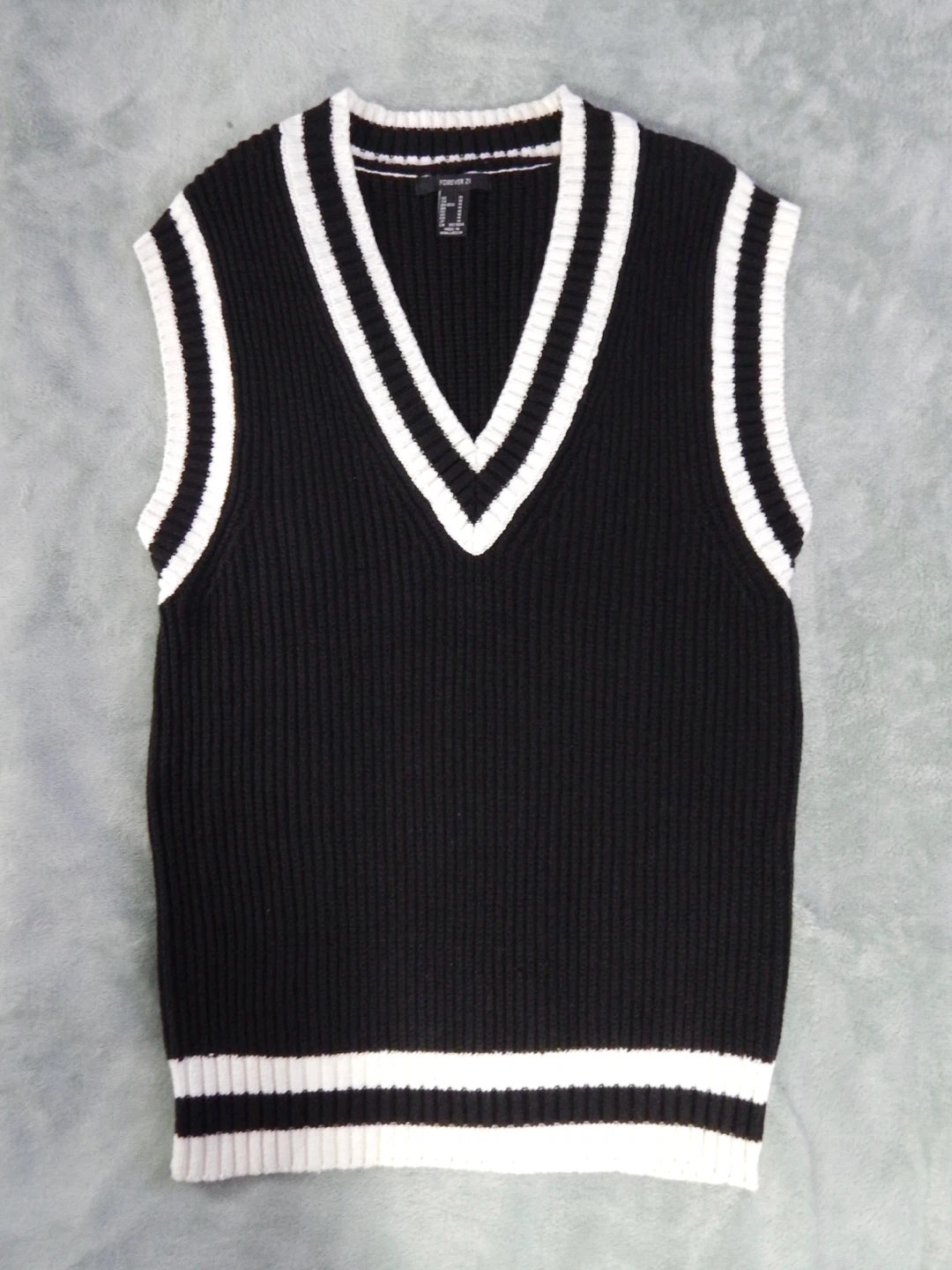 Forever 21 Black and White V-Neck Knit Vest