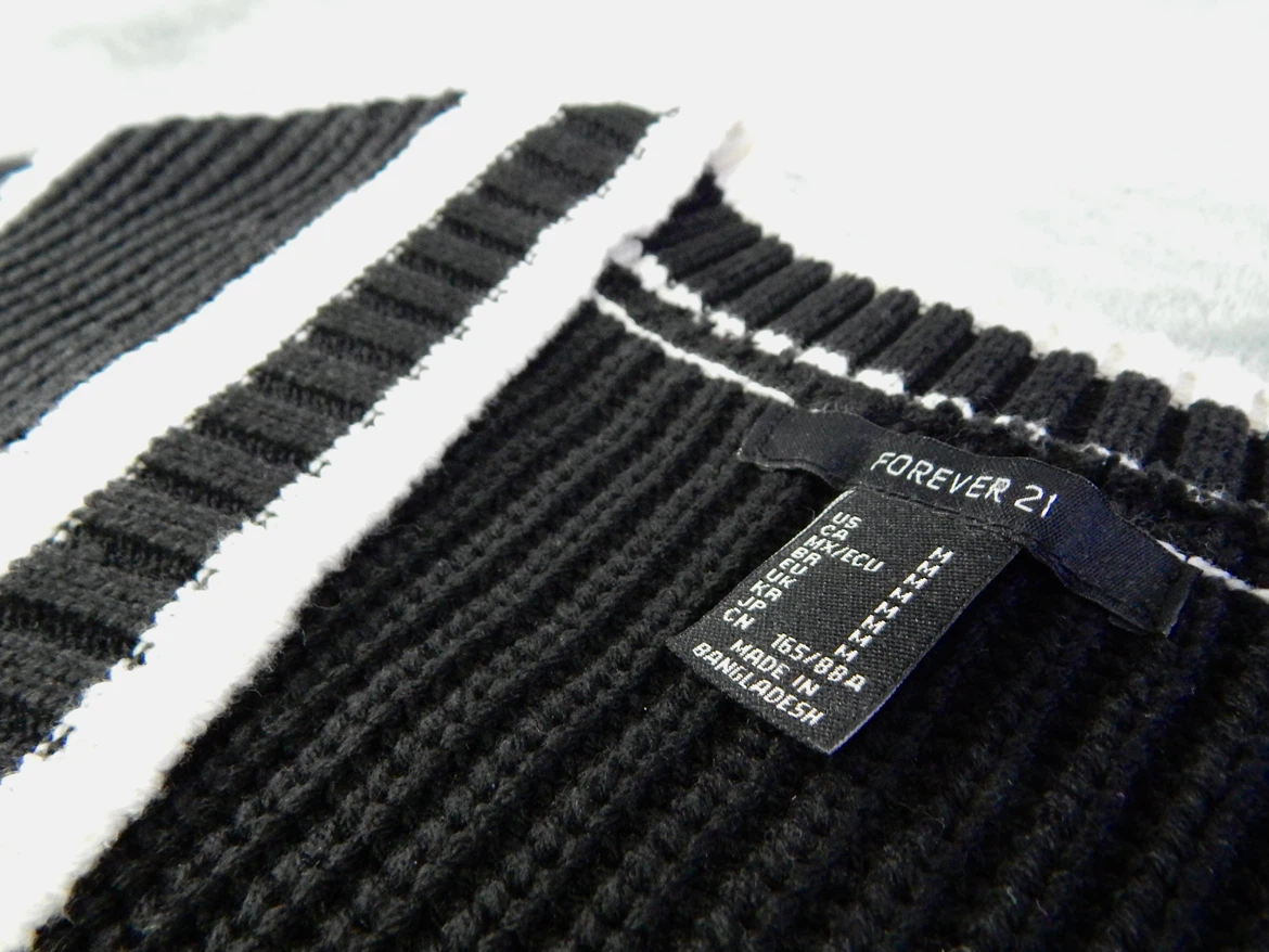 Forever 21 Black and White V-Neck Knit Vest - photo 2