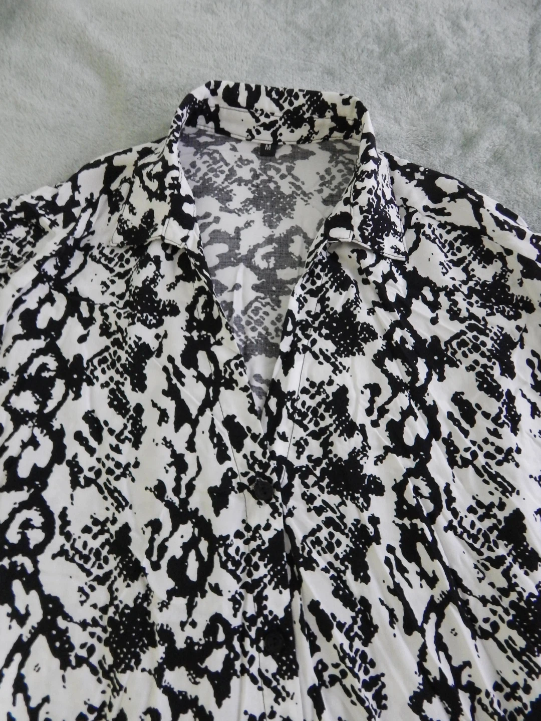 Black and white snakeskin print button-up shirt - photo 2