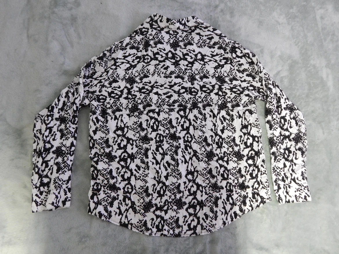 Black and white snakeskin print button-up shirt - photo 3