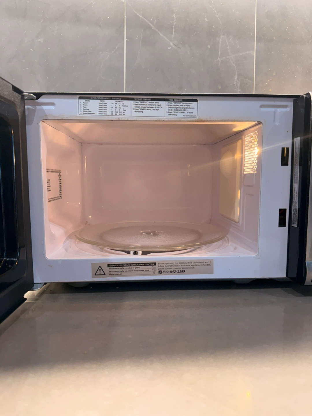 Black & Decker Microwave Oven - photo 4
