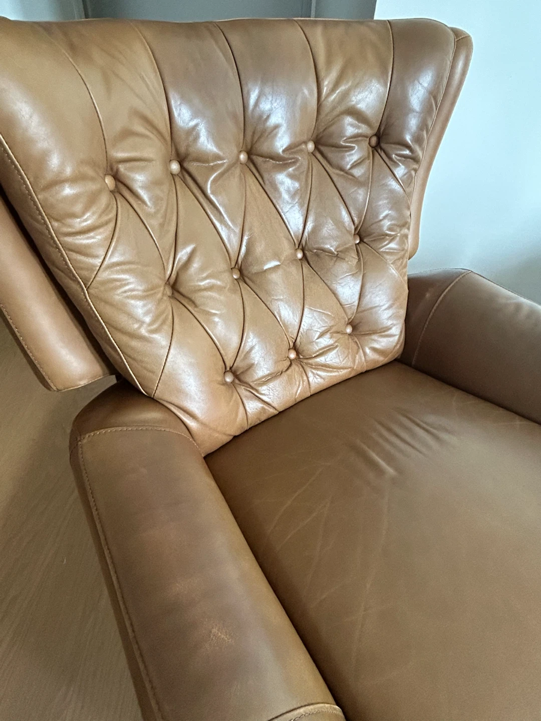 Pottery Barn Wells Leather Swivel Reclining chair: Pickup only! - photo 2
