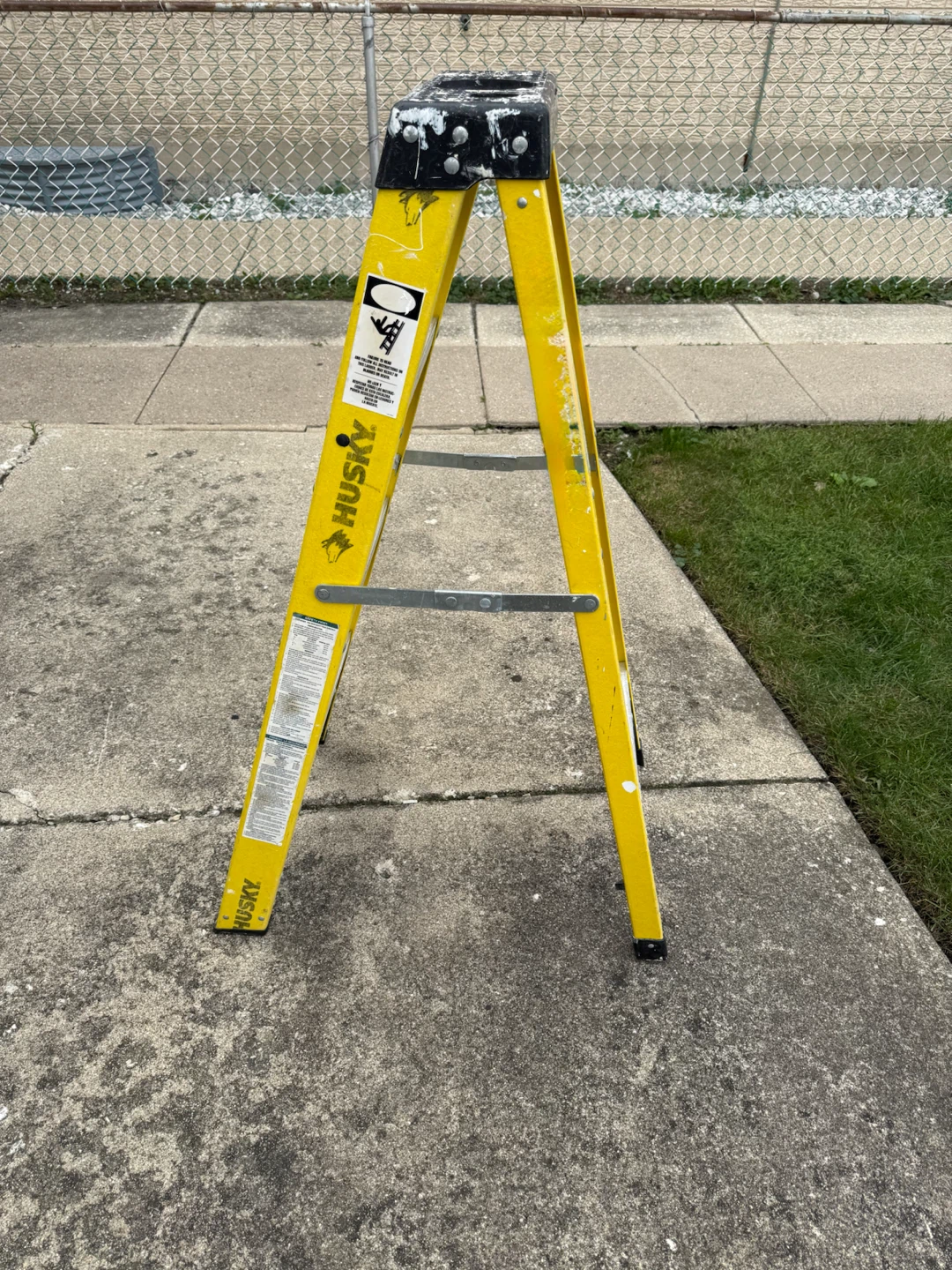 Husky 4' ft Type I Step Ladder. $35.00 or best offer. - photo 2