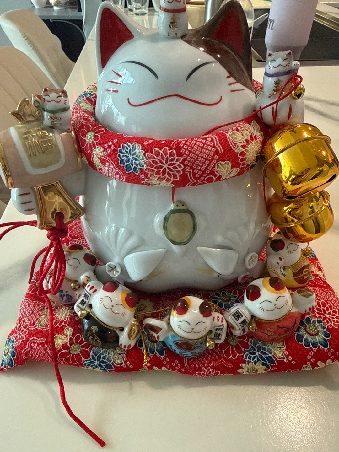 Ceramic Maneki-Neko Lucky Cat Figurine