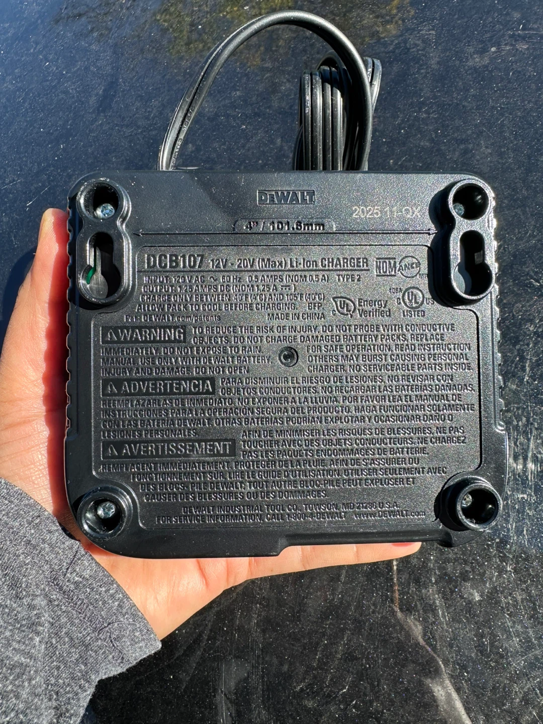 DeWalt DCB107 12V/20V Max Lithium Ion Battery Charger - photo 2