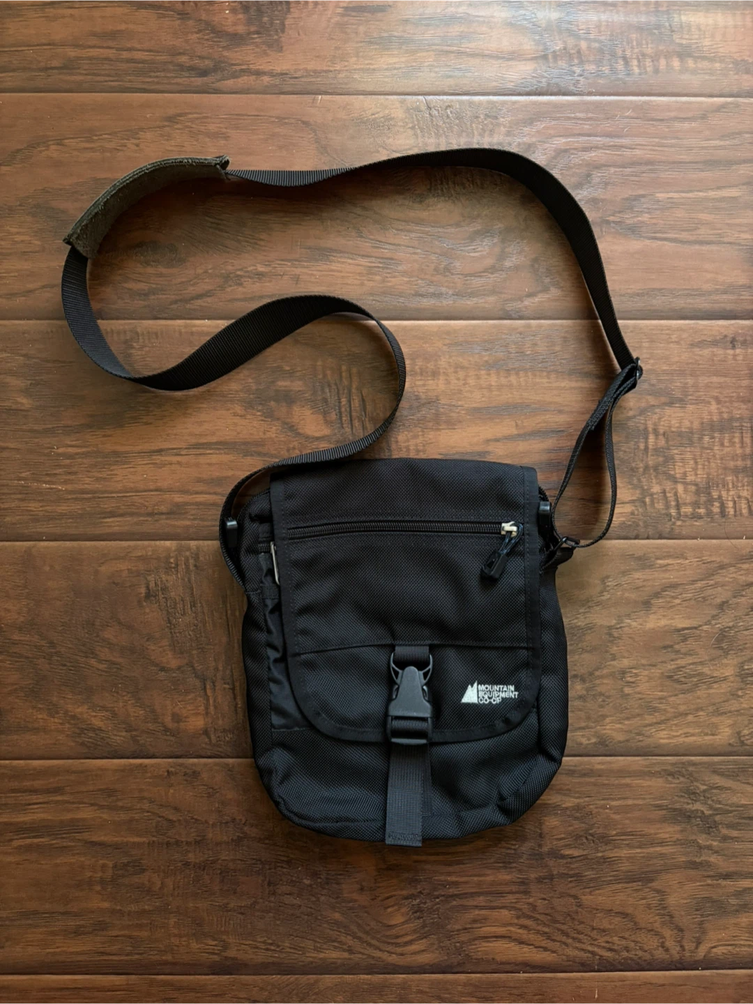 Vintage MEC Mountain Equipment Coop crossbody sling bag