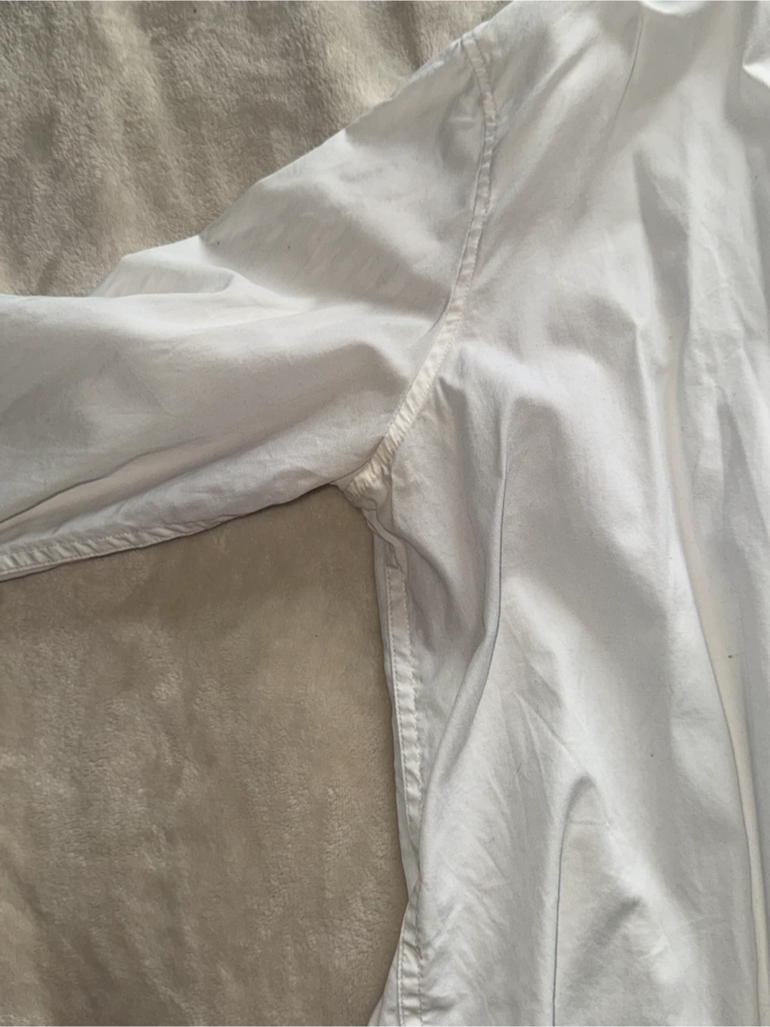 2 Gap Shirts (white and black) - photo 4