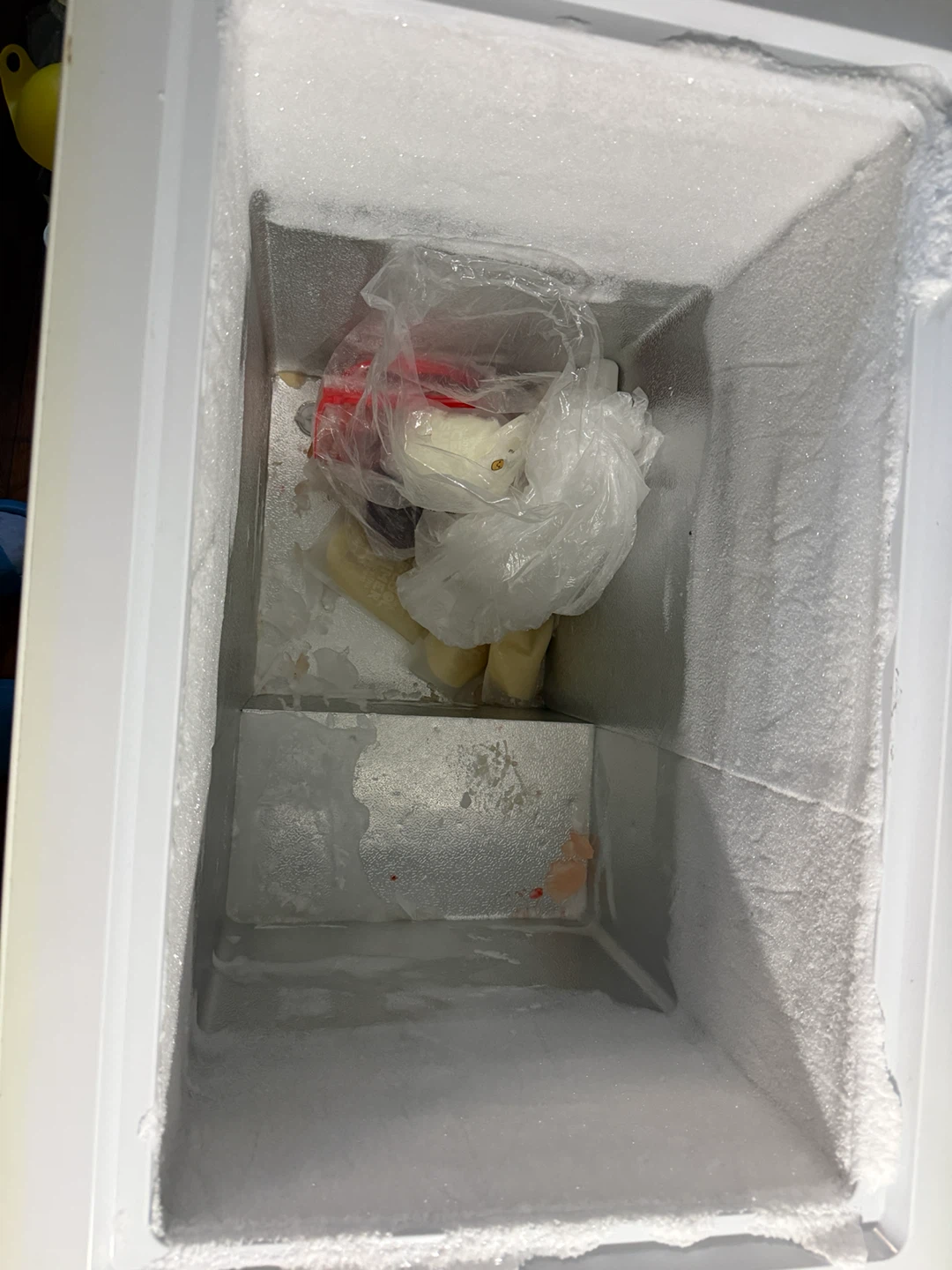 Insignia White Chest Freezer - photo 3