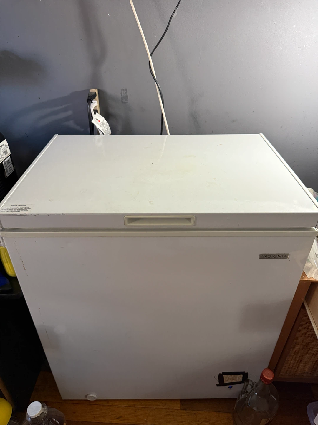 Insignia White Chest Freezer - photo 4