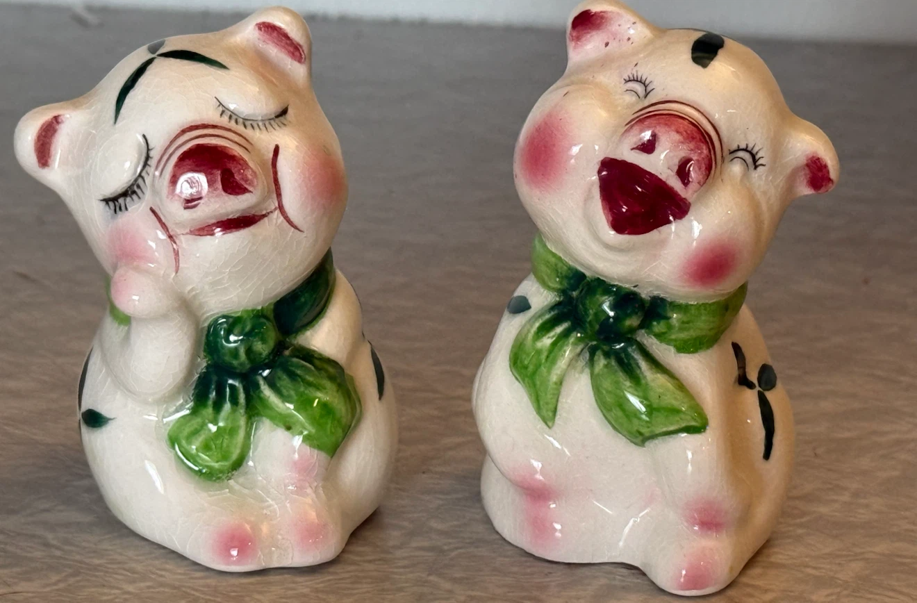 Vintage Pigs salt and pepper set