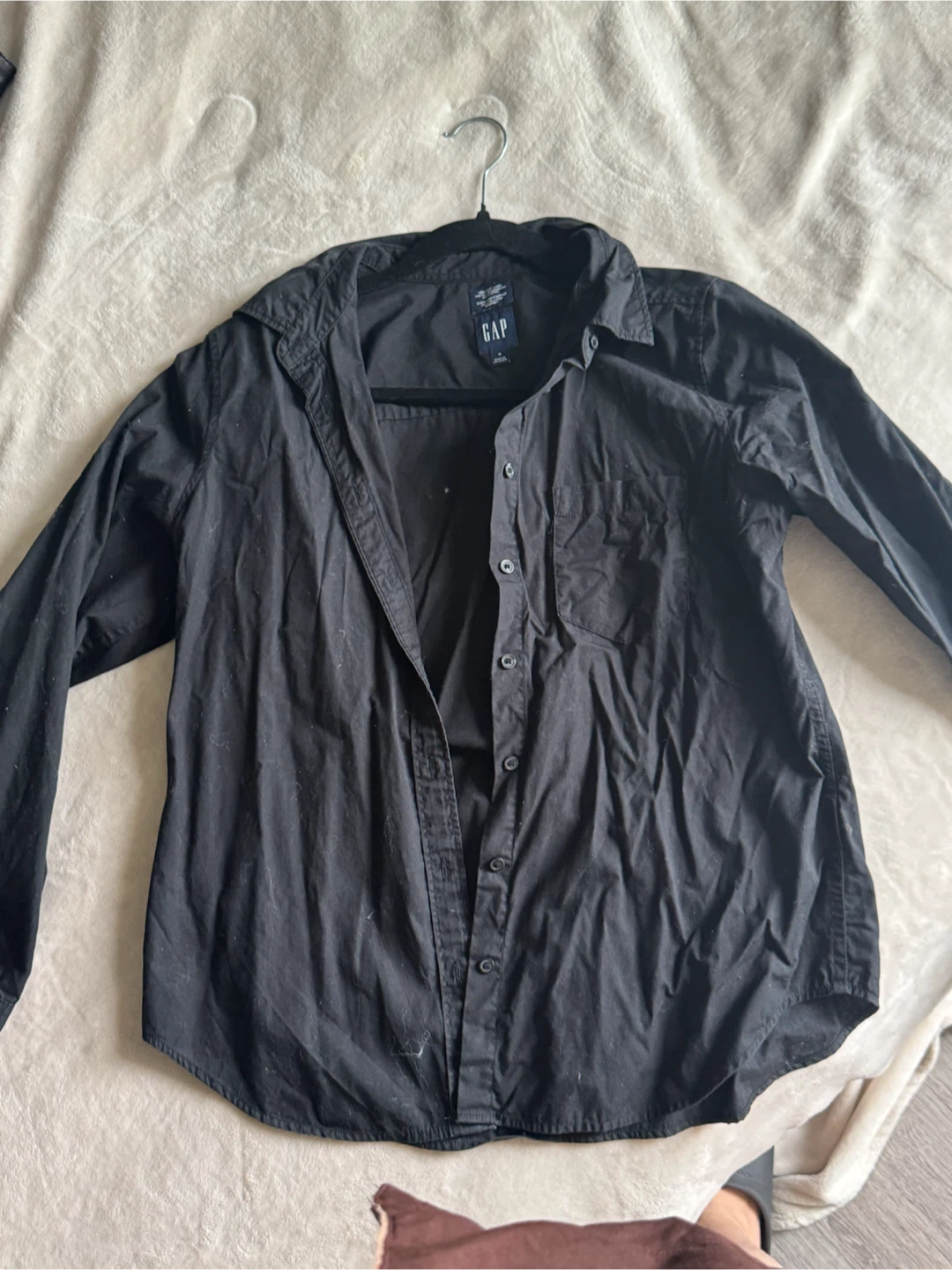 2 Gap Shirts (white and black) - photo 2