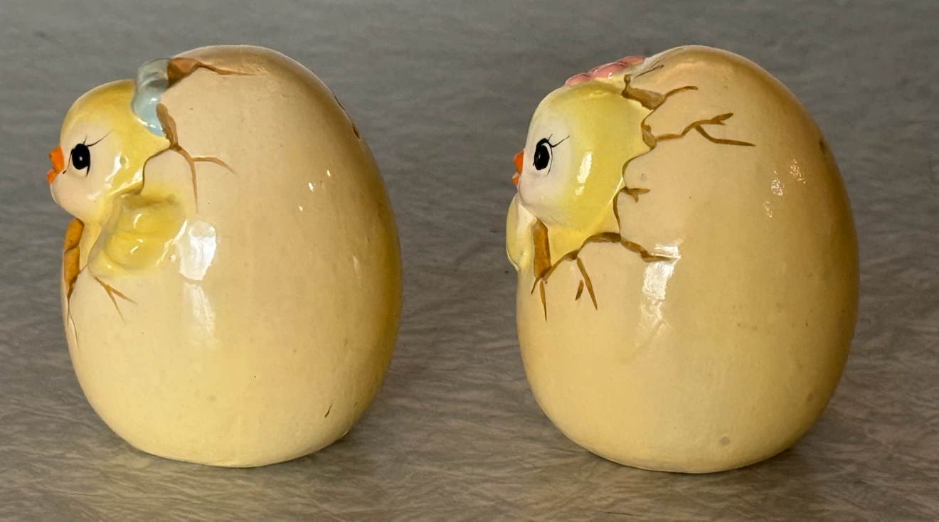 Vintage Chicks in Egg Salt and Pepper Set - photo 2