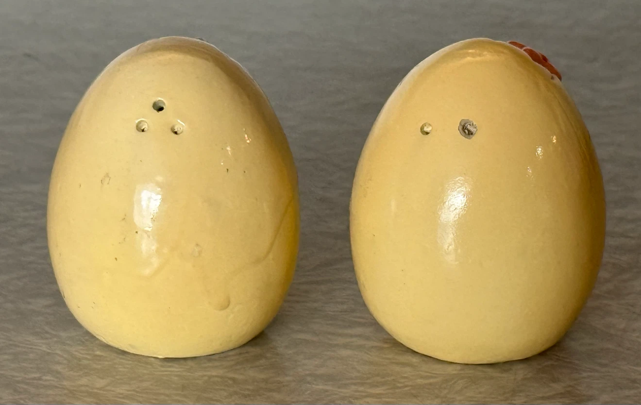 Vintage Chicks in Egg Salt and Pepper Set - photo 3
