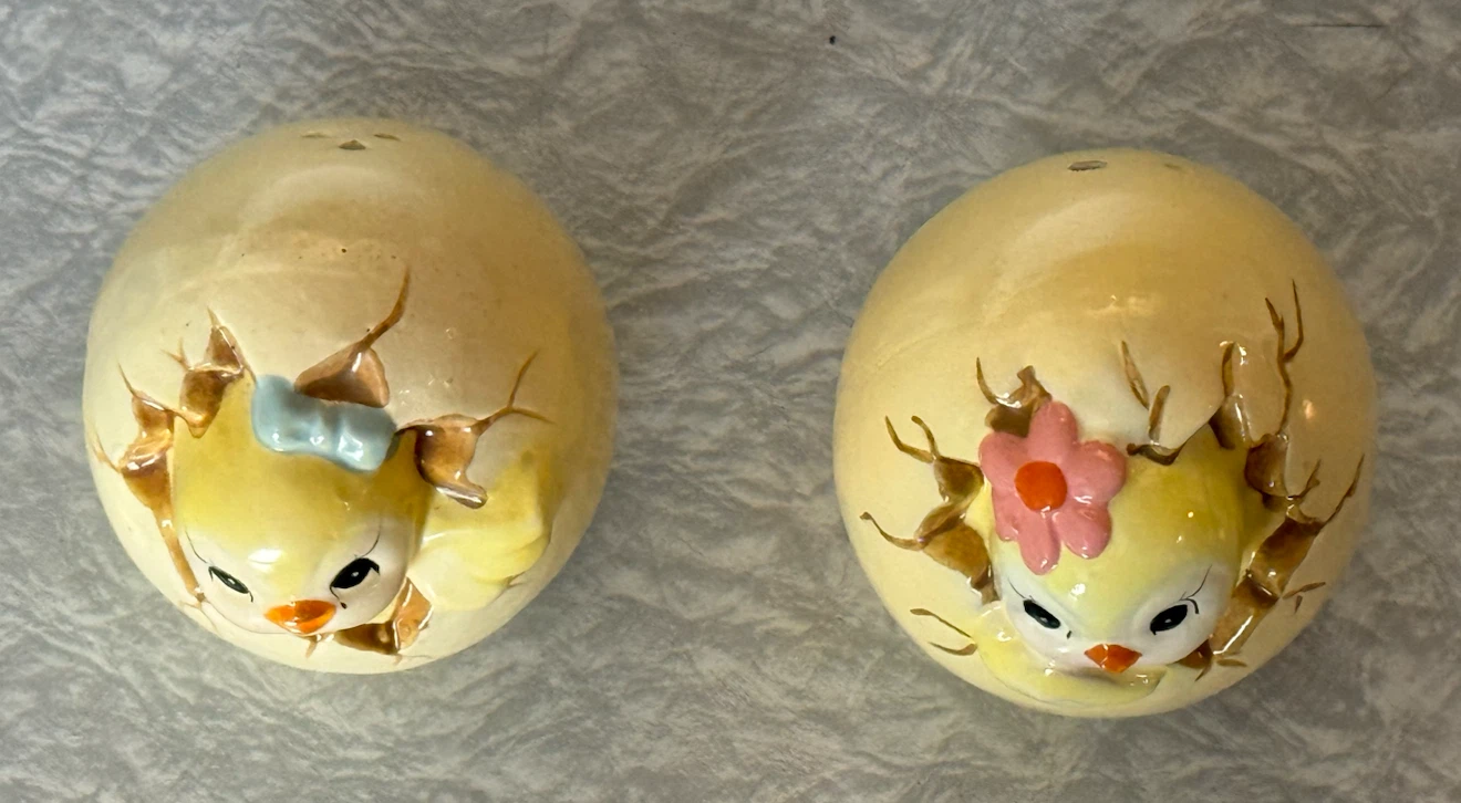 Vintage Chicks in Egg Salt and Pepper Set - photo 5