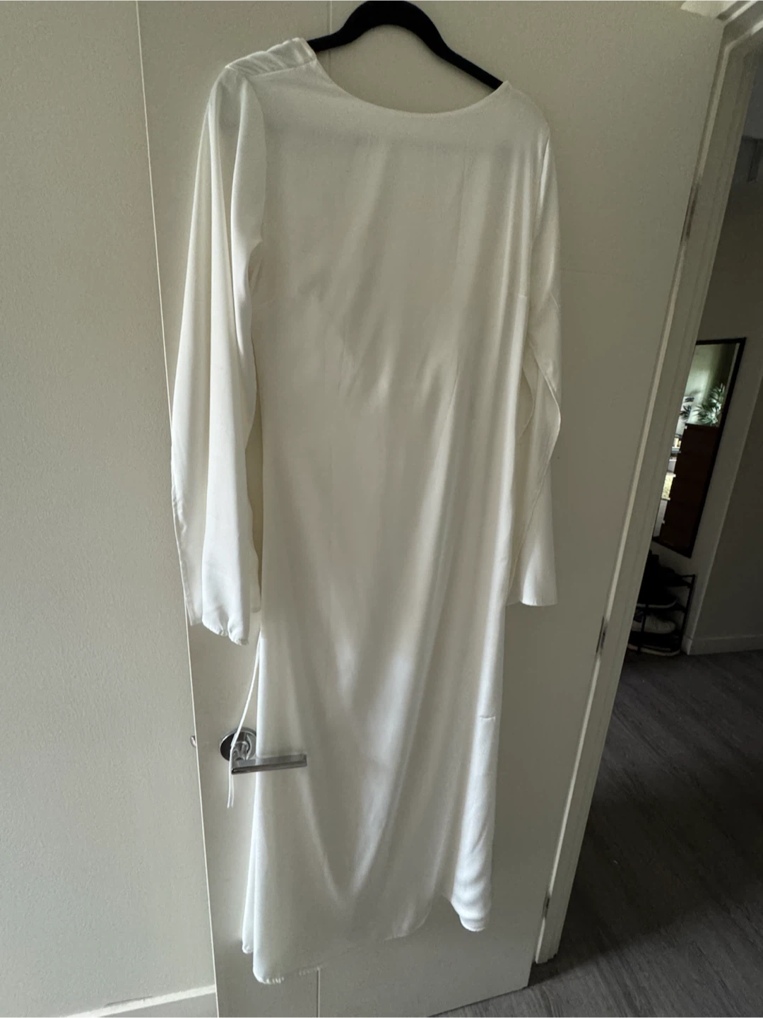 White Satin Cowl Back Long Sleeve Dress - photo 5