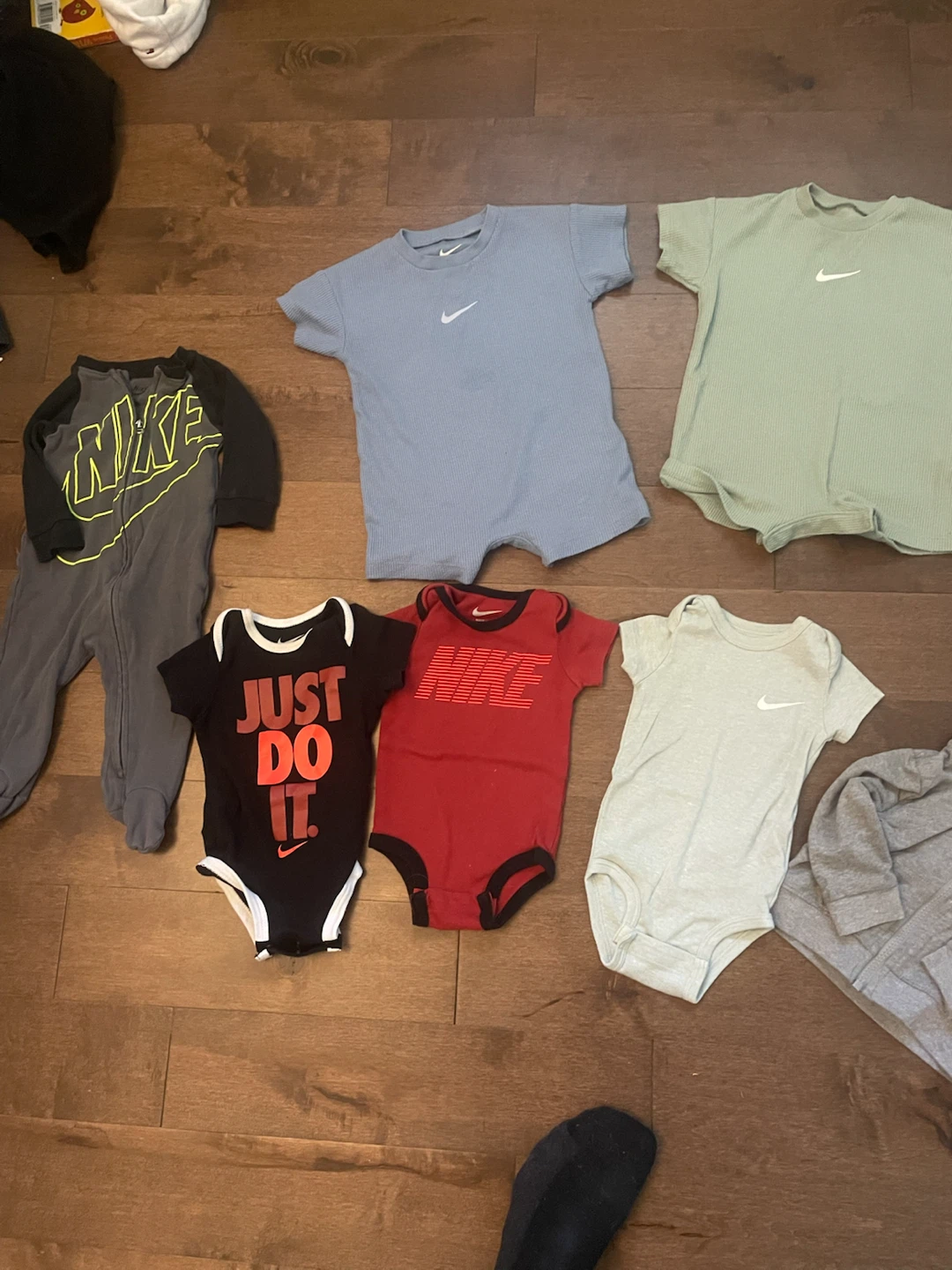 Lot of 10 Nike Infant Clothing Pieces - photo 3