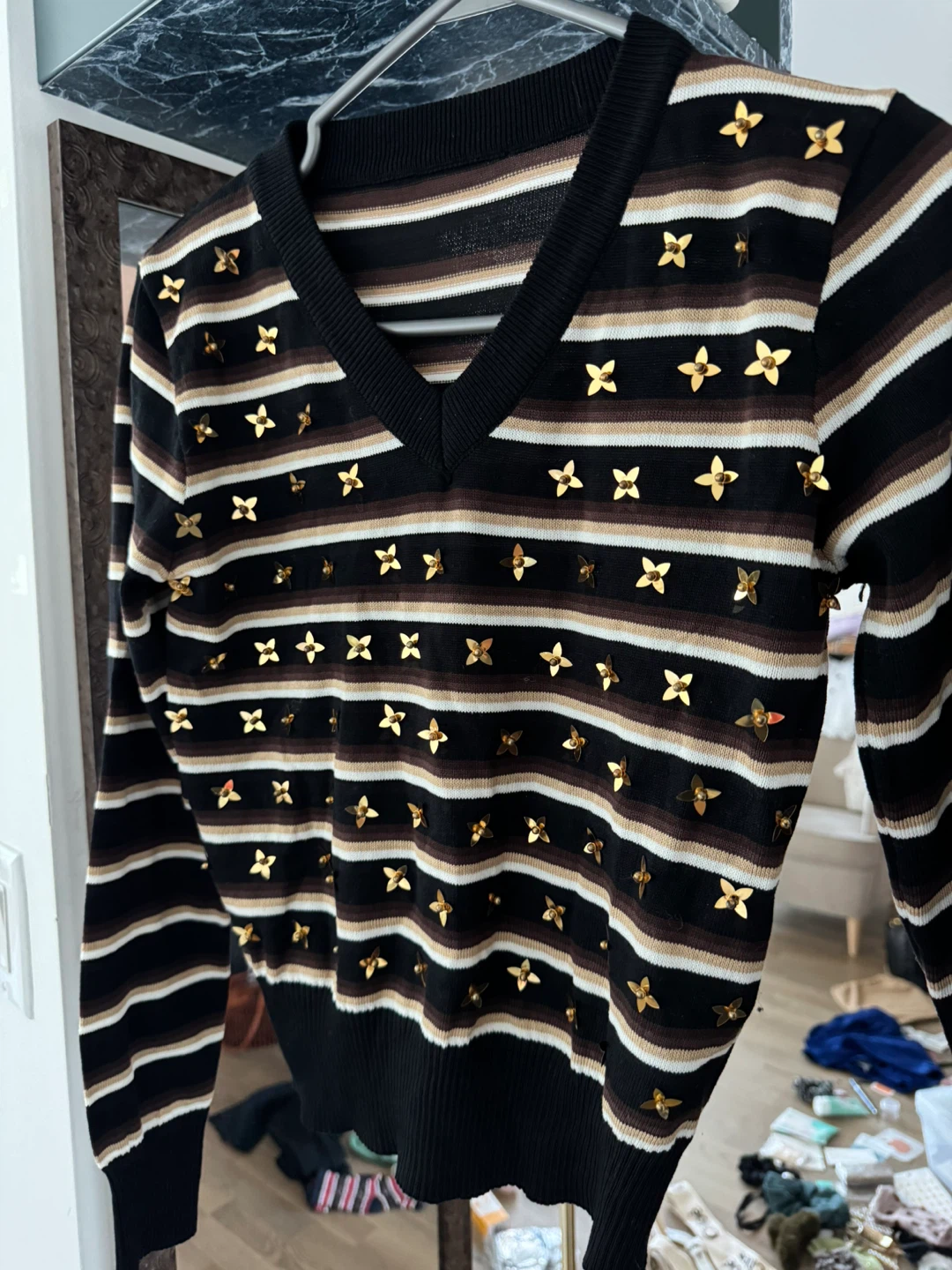 Louis Vuitton styled V-Neck Sweater - photo 2