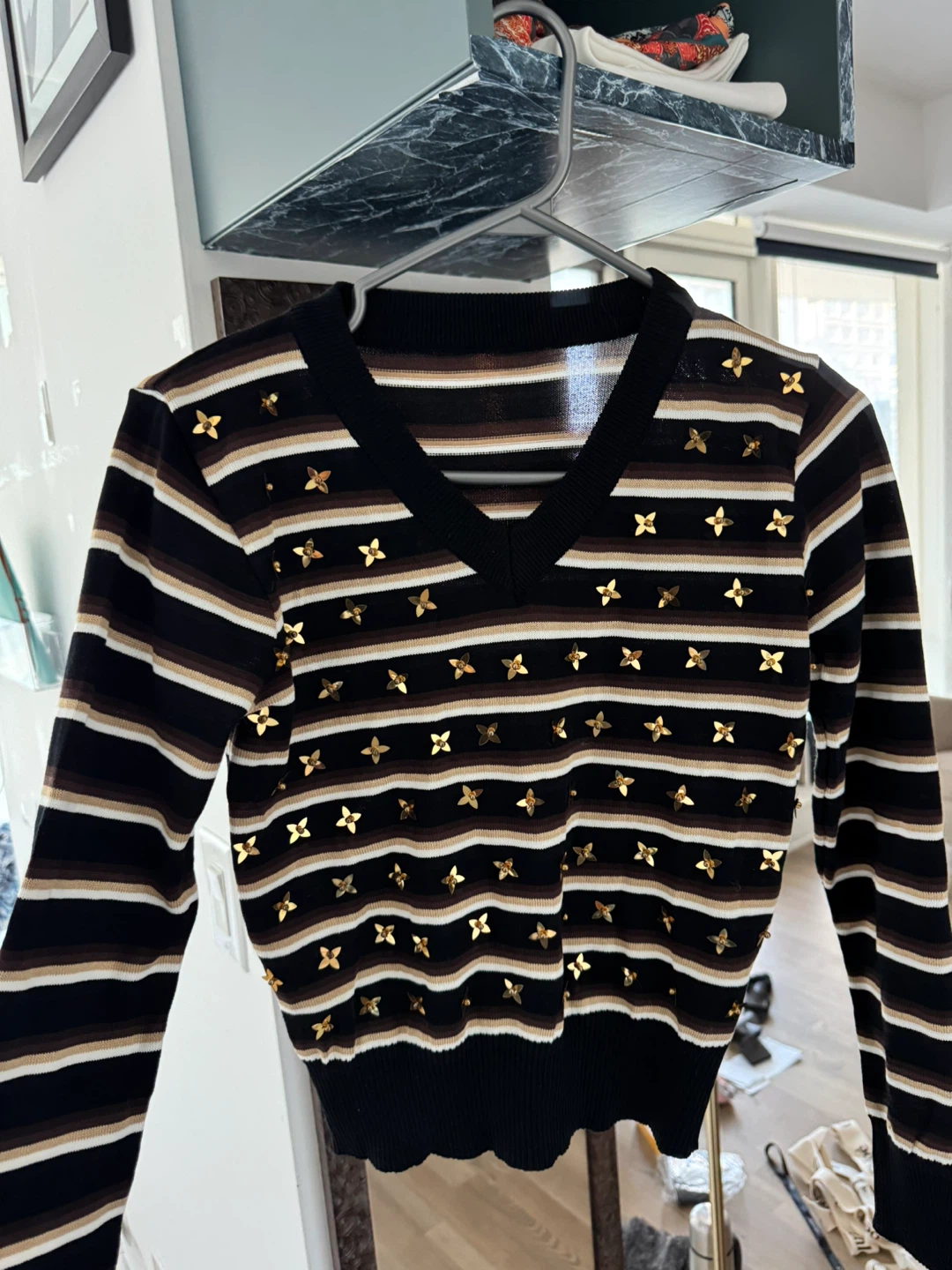 Louis Vuitton styled V-Neck Sweater - photo 3