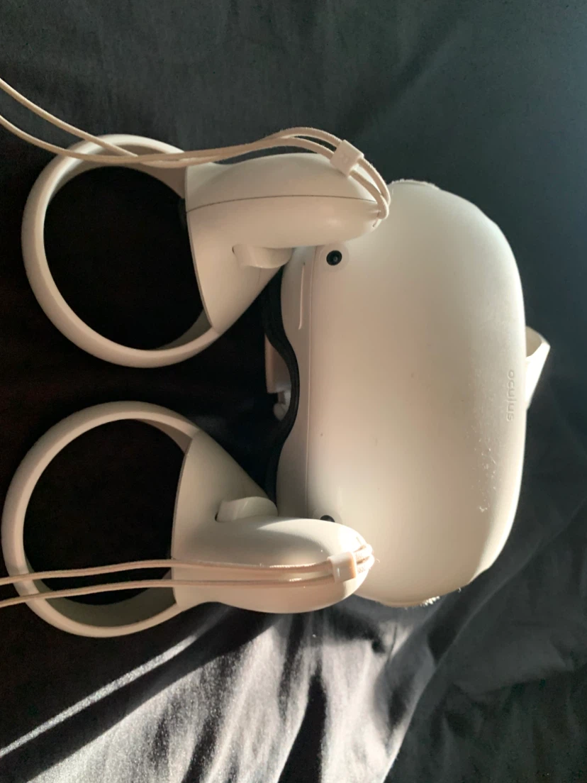 Oculus Quest 2 VR Headset with Controllers - photo 2
