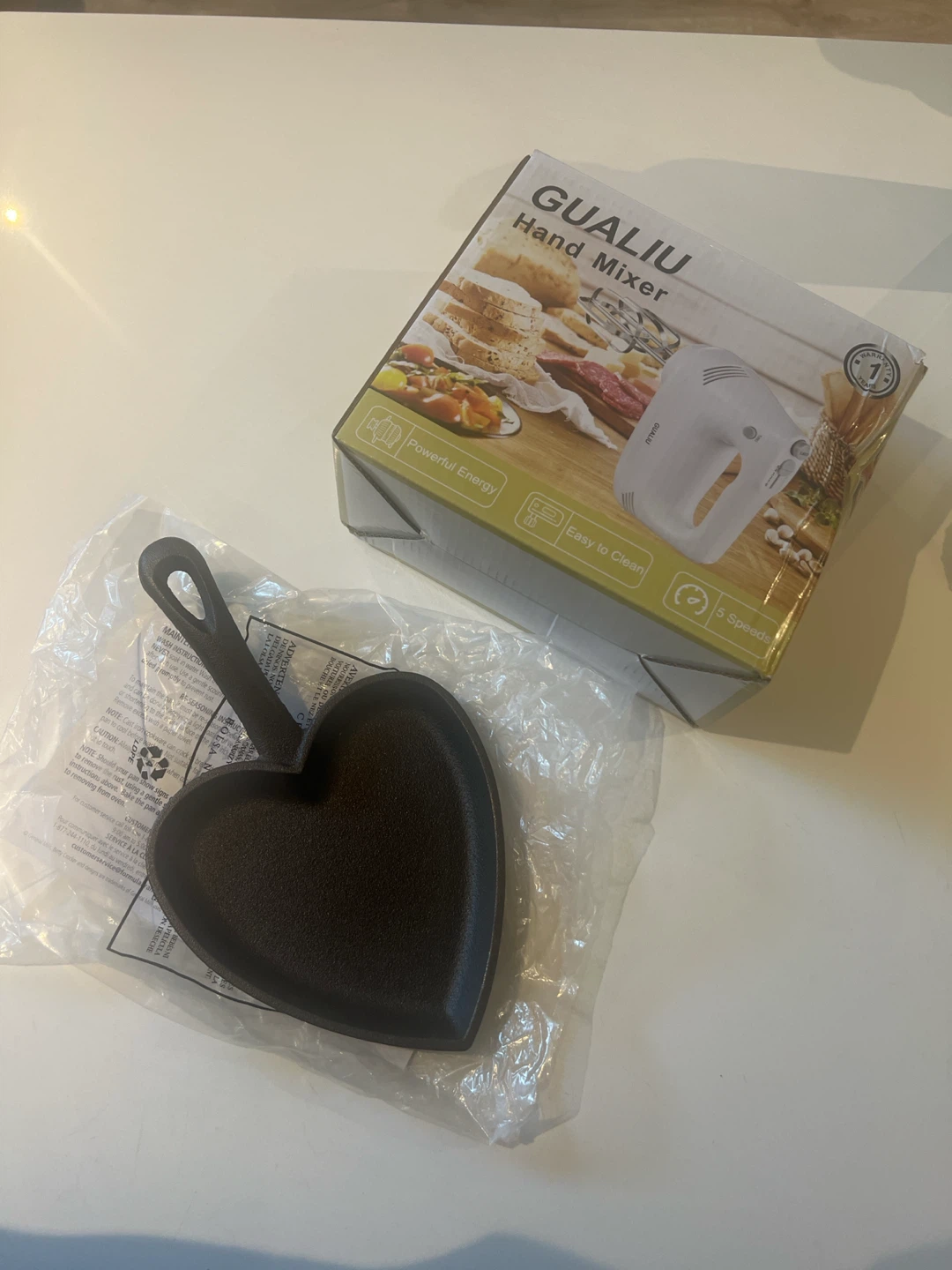 GUALIU 5-Speed Hand Mixer & Heart Shaped Cast Iron Pan