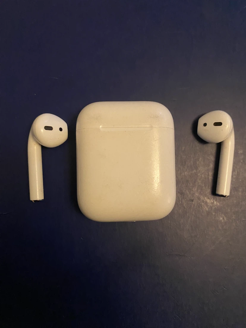 Apple AirPods with Charging Case - photo 3