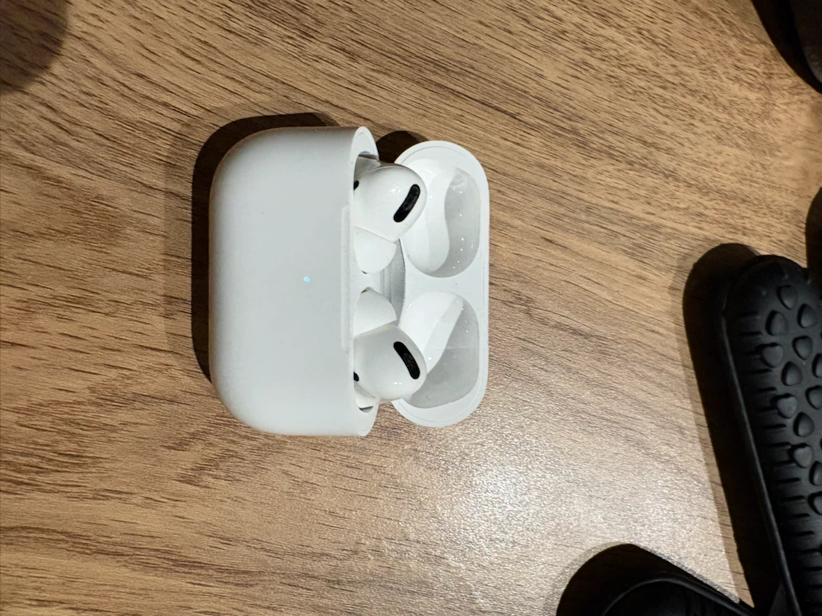 Apple AirPods Pro - photo 2