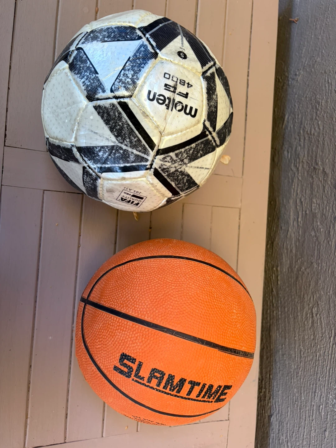 Molten FG 4800 Soccer Ball and Slamtime Junior Basketball
