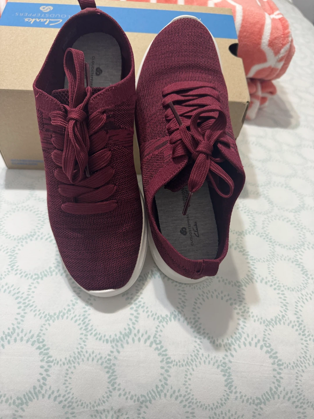 Clarks Cloudsteppers  Sneakers